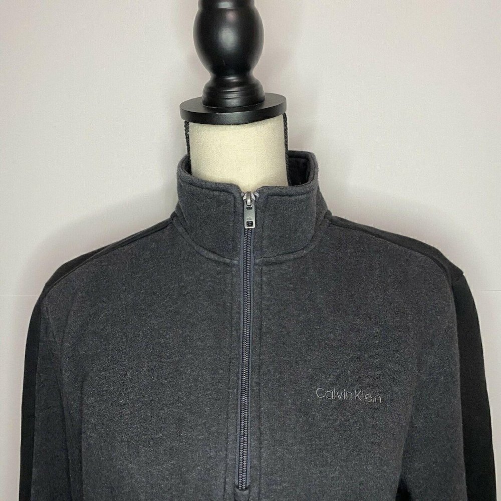 Calvin Klein Medium Black Gray 1/4 Zip Sweatshirt Pullover Spell-out Sleeve - Picture 2 of 7
